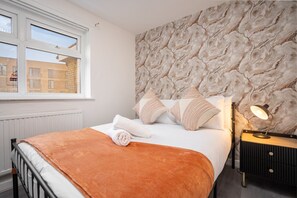 4 bedrooms, desk, iron/ironing board, travel crib - The Jade | 4bd - Pool Table - Man Utd - CityCentre (Greater Manchester)