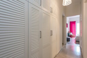 2 bedrooms, Internet