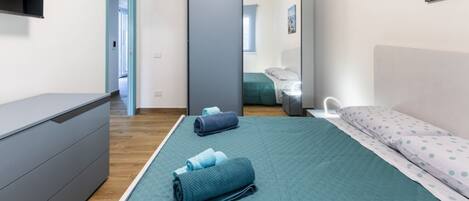 2 habitaciones, tabla de planchar con plancha, wifi y ropa de cama