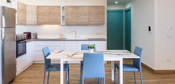 Fridge, microwave, oven, stovetop - House&Villas - Sea House (Portopalo di Capo Passero)