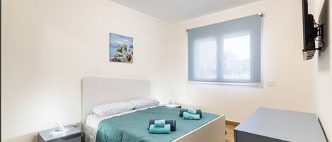 2 habitaciones, tabla de planchar con plancha, wifi y ropa de cama