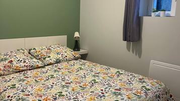 1 bedroom, bed sheets