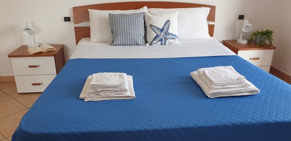 2 bedrooms, bed sheets - ALE'S CHAMBER (Tortolì)