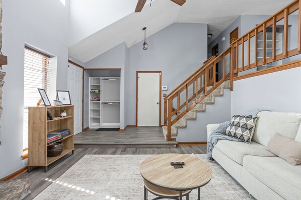 テレビ、暖炉、書斎 / ワークスペース