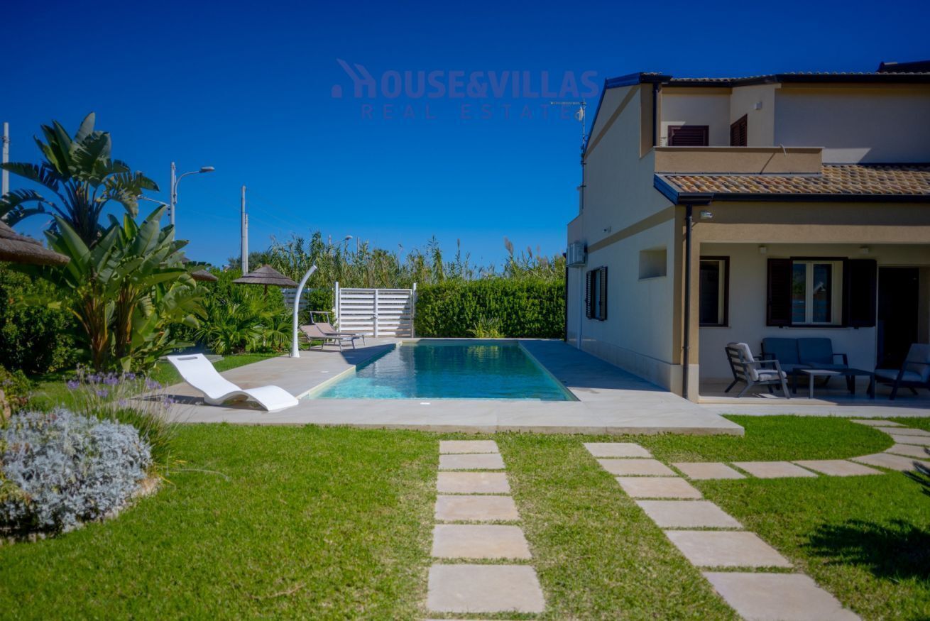 Een verwarmd zwembad