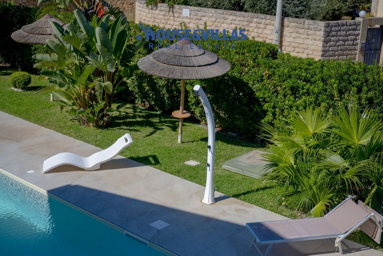 Een verwarmd zwembad