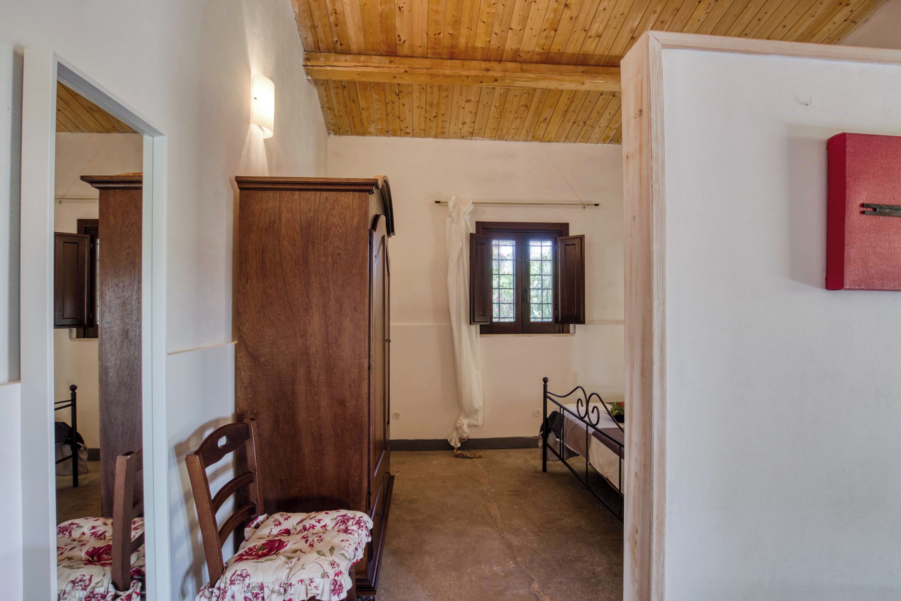 1 bedroom, desk, iron/ironing board, WiFi