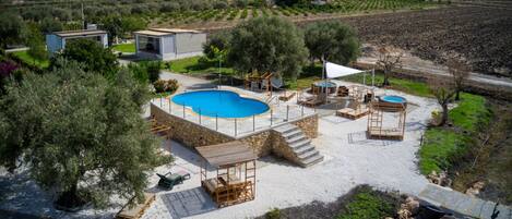 Een verwarmd zwembad