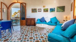 Una televisión de pantalla plana