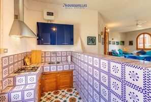 Frigorífico, horno y placa de cocina