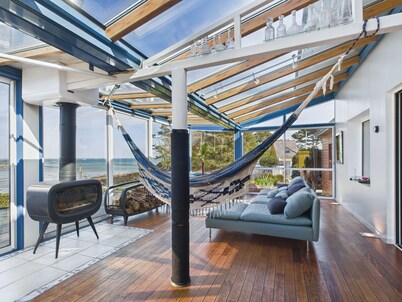 Superb villa  with its feet in the water