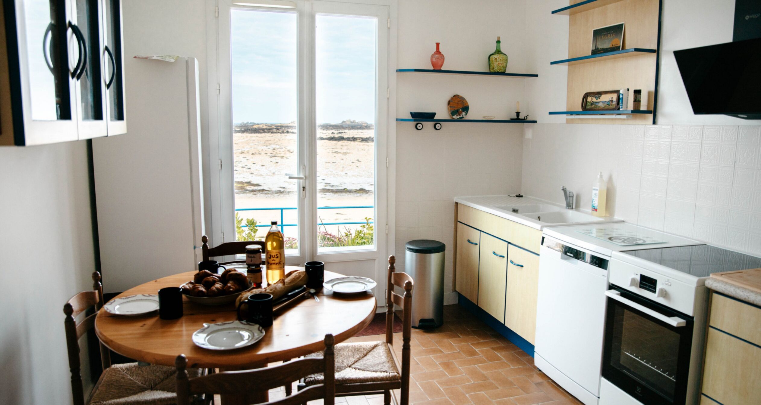 Réfrigérateur, micro-ondes, four, lave-vaisselle