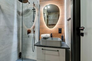 Classic-Apartment, Balkon | Badezimmer | Dusche, Haartrockner, Handtücher, Seife