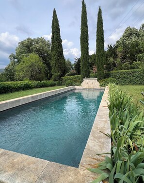 Pool - Holiday Home in Lourmarin – Stunning View of the Château (Lourmarin)