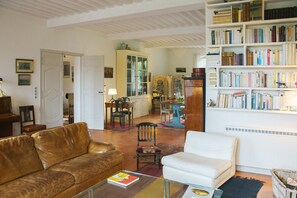 Télévision, cheminée