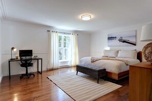 4 bedrooms, desk, iron/ironing board, WiFi
