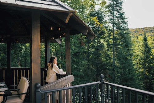 Absolute luxury by the lake | Chateau Val-des-Lacs