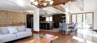 Absolute luxury by the lake | Chateau Val-des-Lacs