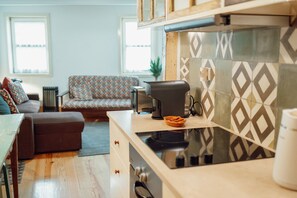 Fridge, microwave, oven, coffee/tea maker