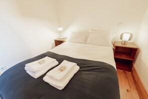 2 bedrooms, iron/ironing board, travel crib, free WiFi - Historical Duplex with Terrace by Hosty (Oporto)
