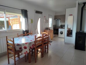 Dining - Cosy house near the sea (Hermanville-sur-Mer)