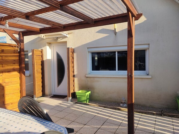Terrace/patio - Cosy house near the sea (Hermanville-sur-Mer)