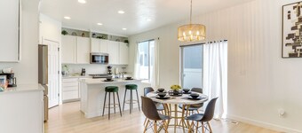 4 Mi to Zions Bank Stadium: Sleek Herriman Retreat
