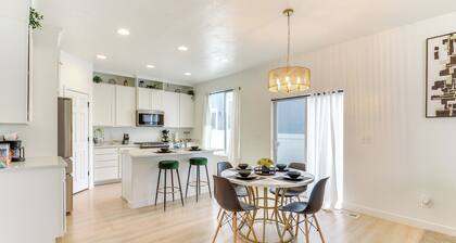 4 Mi to Zions Bank Stadium: Sleek Herriman Retreat