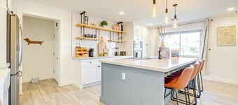 Families w/ Pets Welcome! Home 4 Mi to Dtwn Tempe