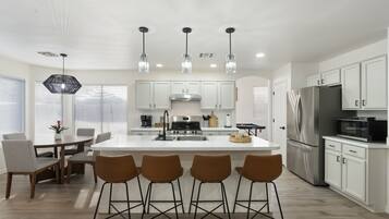 Comfort-hus - 5 soveværelser - ikke-ryger - privat pool | Spisning på værelset