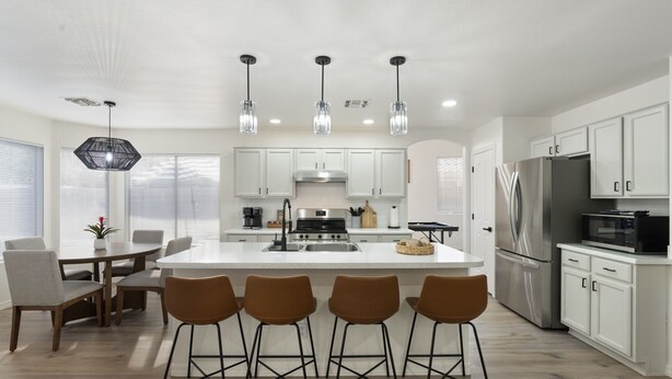 Comfort House, 5 Bedrooms, Non Smoking, Private Pool | In-room dining - 5 BD Gilbert Home 4 Min to Downtown (Gilbert)