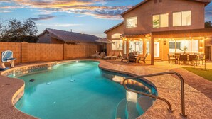 Pool - 5 BD Gilbert Home 4 Min to Downtown (Gilbert)