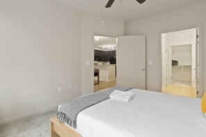 2 Schlafzimmer, Schreibtisch, Bügeleisen/Bügelbrett, WLAN