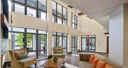 Spacious Apartment near DC W Gym