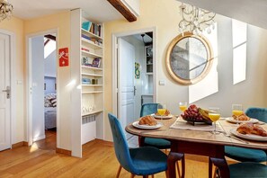 Dining - Cozy 1BR for 4 in the Heart of Latin Quarter (Paris)