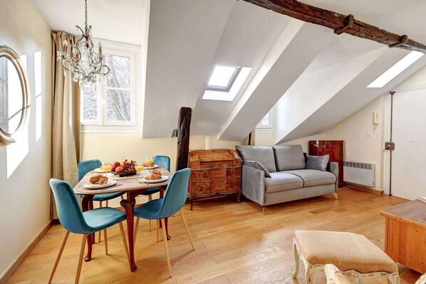 TV - Cozy 1BR for 4 in the Heart of Latin Quarter (Paris)