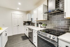 Apartment (3 Bedrooms) | Interior - Private Hot Tub & Golf Course Views: Lakeway Gem (Lakeway)