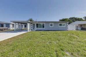 House (3 Bedrooms) | Interior - 1 Mi to Ocean: Home w/ Yard in Boynton Beach! (Boynton Beach)