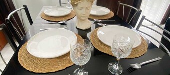 Cozy 2-bedroom condo with WiFi, AC in beautiful İzmir