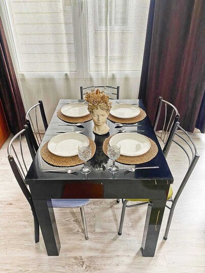 Cozy 2-bedroom condo with WiFi, AC in beautiful İzmir