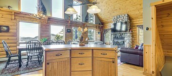 Private Hot Tub & Sauna: Bryant Pond Retreat!