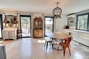 Dining - La maison du Barroux, house with swimming pool, calm and exceptional view (Le Barroux)