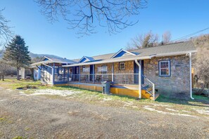 House (1 Bedroom) | Interior - 2 Blocks to AT: Mountain View Cabin Unit 2 (Hot Springs)