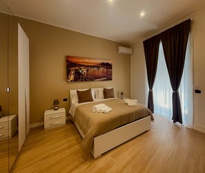 1 slaapkamer, een strijkplank/strijkijzer, reisbedje, gratis wifi