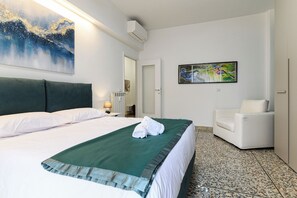 3 bedrooms, desk, iron/ironing board, travel crib - Rome House Jambokella Apartment in the historic district of Monteverde (Roma)