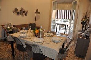 Dining - Rome House Jambokella Apartment in the historic district of Monteverde  (Roma)