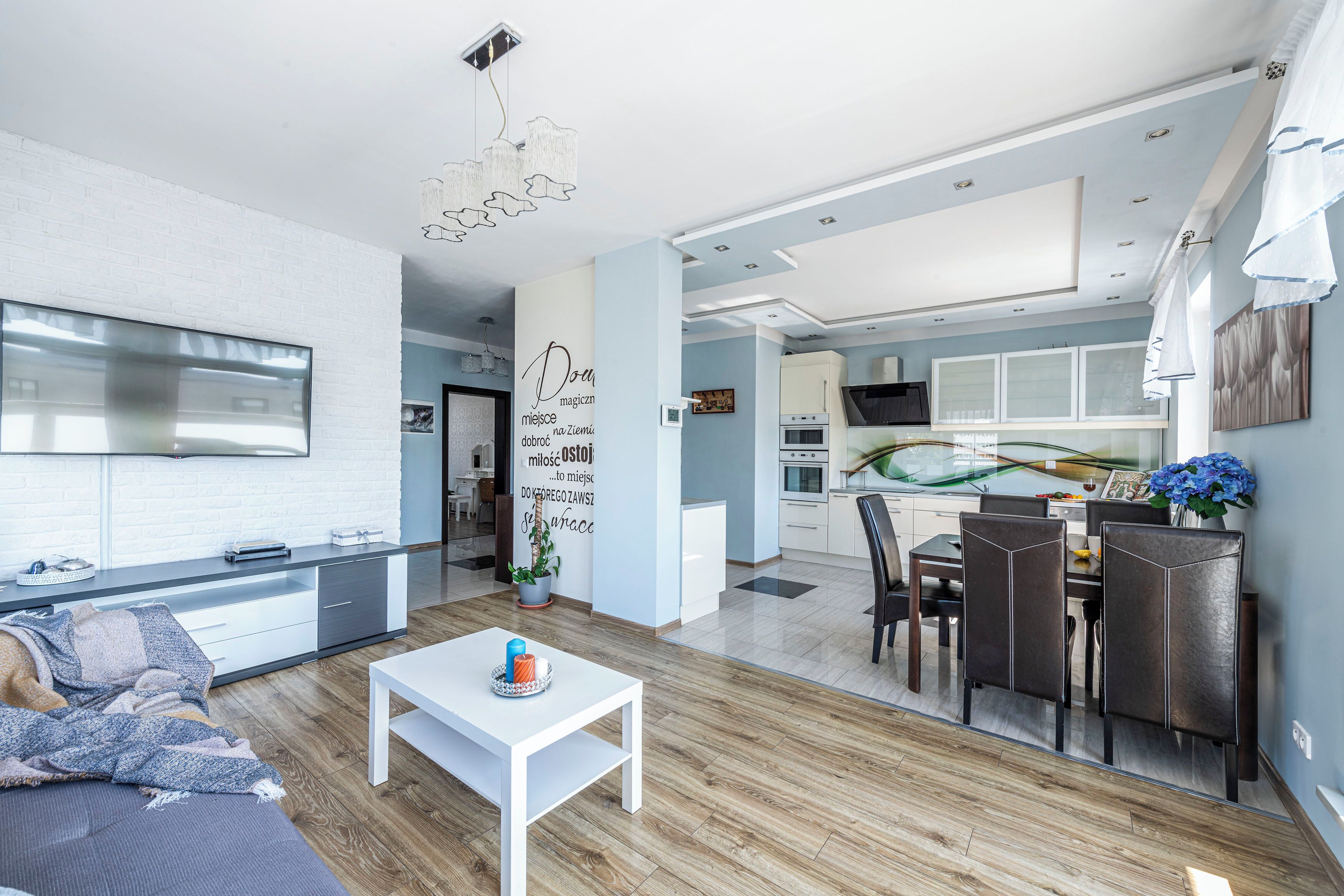 Classic Apartment, City View | Living room