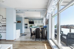 Appartamento Classic, vista città | Sala da pranzo