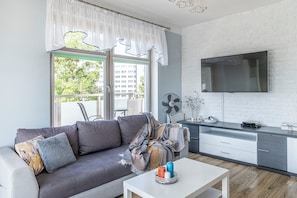 Classic Apartment, City View | Living room