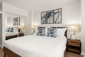 Tabla de planchar con plancha, wifi gratis y ropa de cama